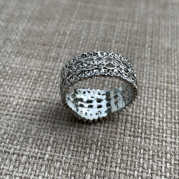 Fashion Rings Crystals Accent Women Ring Jewelry Silver Tone Ring Size 9 - Picture 6 of 9